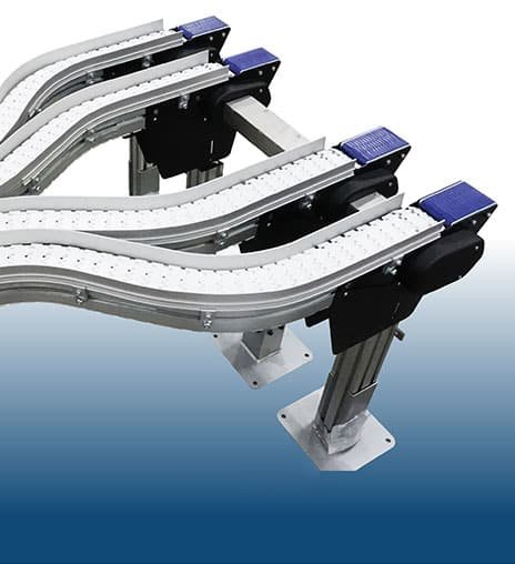 Flexible-chain conveyor following a compact production route