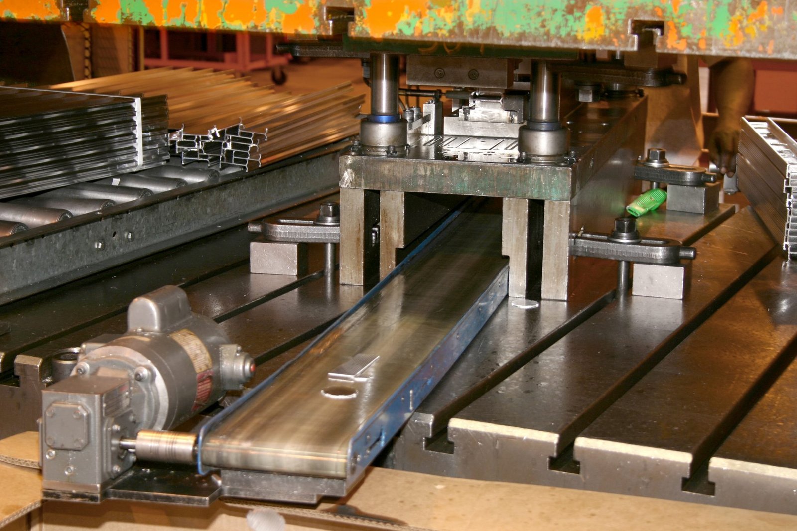 Conveyor equipment for metal working