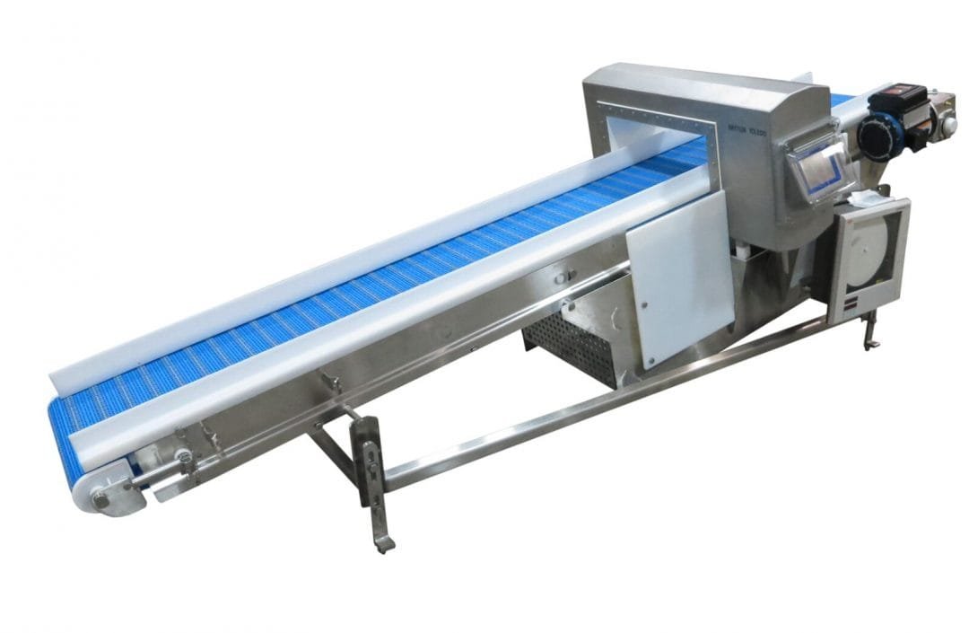 Sanitary conveyor passing through a metal detector