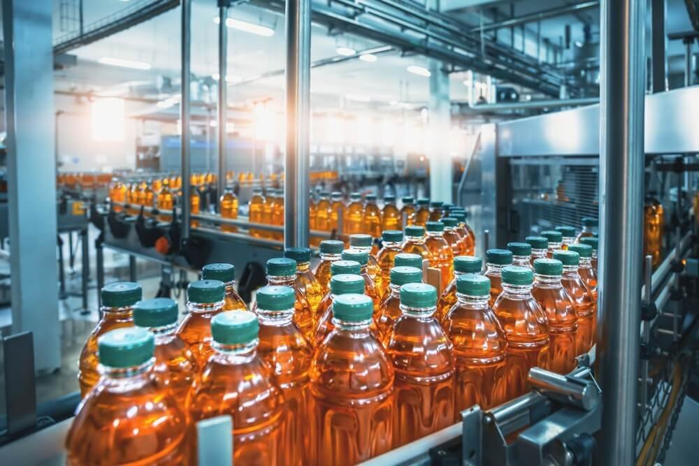 Efficient lean warehouse using curved automated conveyors