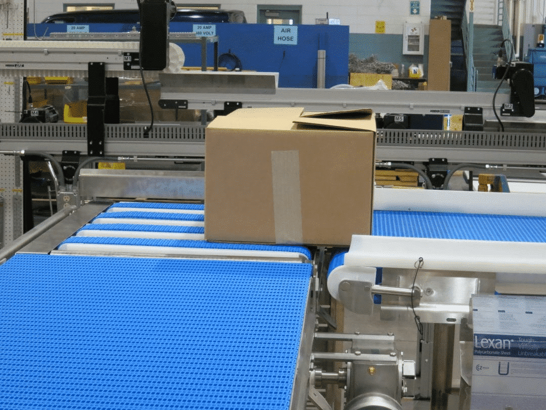 Cardboard case transferring between conveyor sections