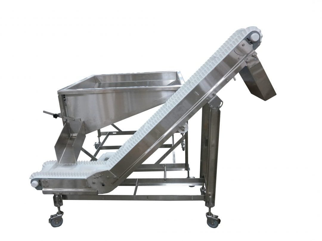 Incline conveyor with hopper transferring loose product