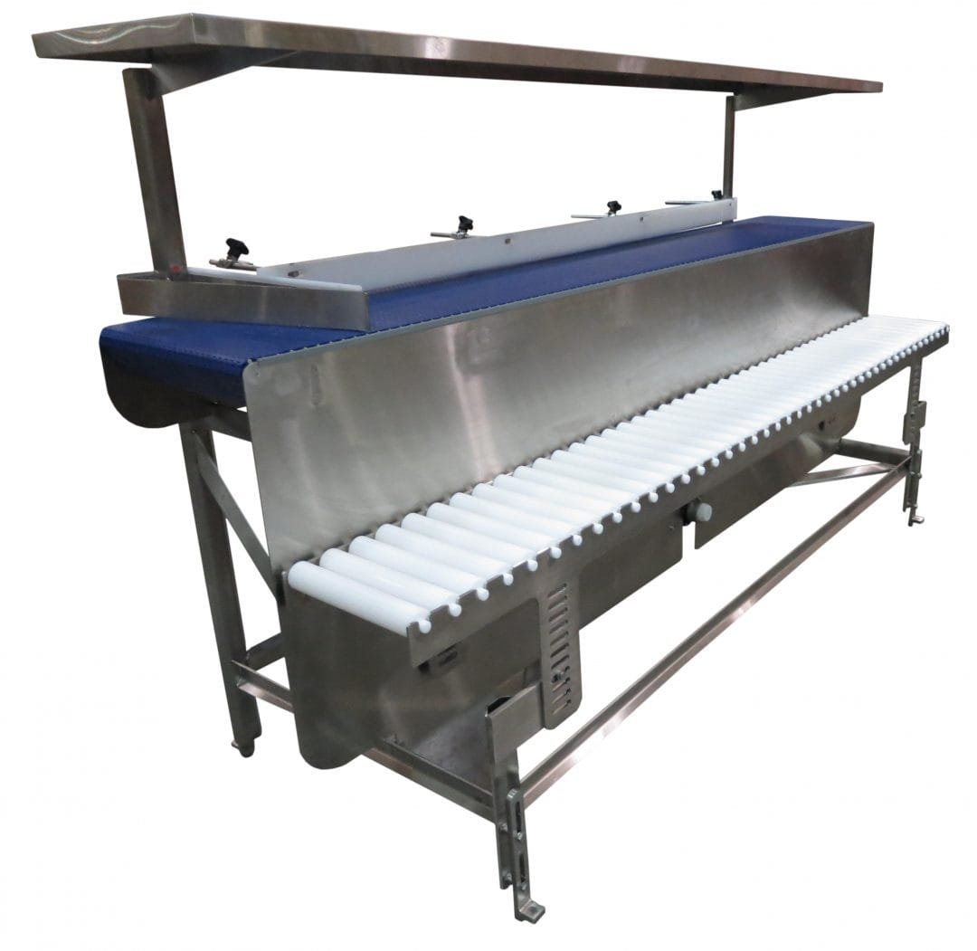 Accumulation table feeding a roller conveyor outfeed