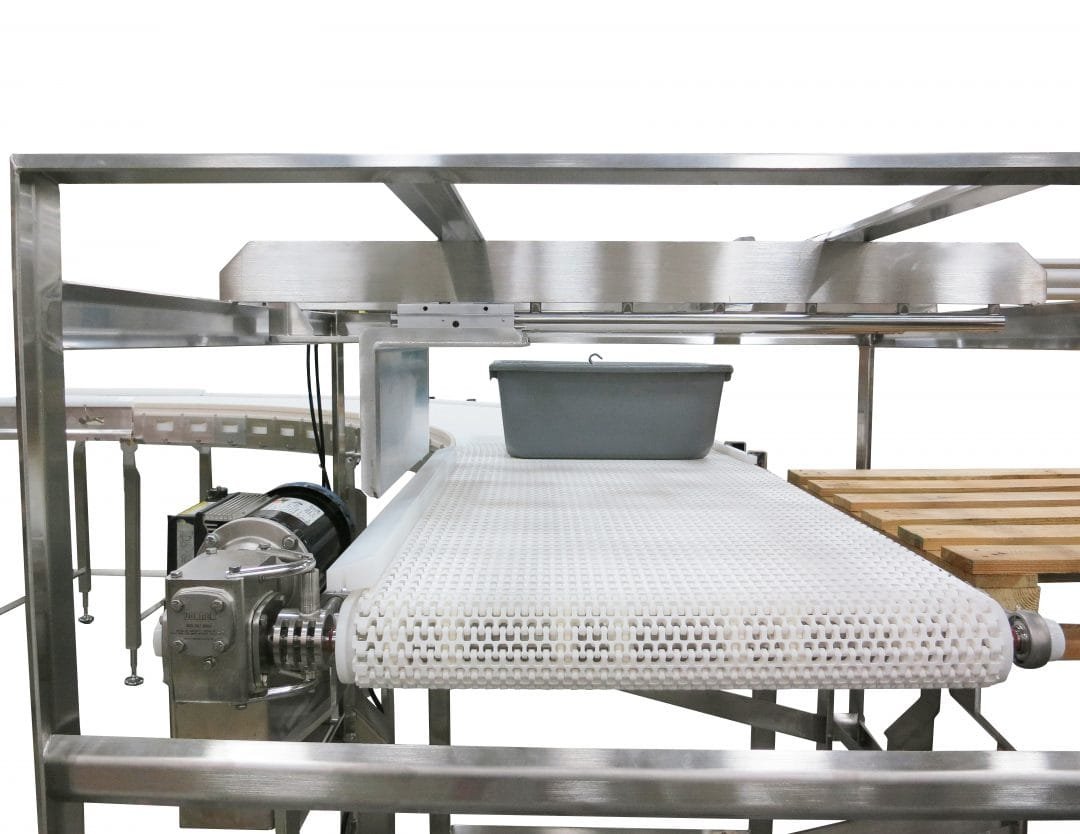 Clean conveyor arrangement for rejected-part transfer