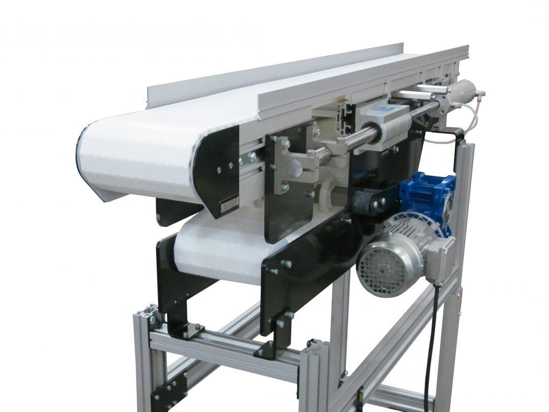 Retracting conveyor tail used to reject products